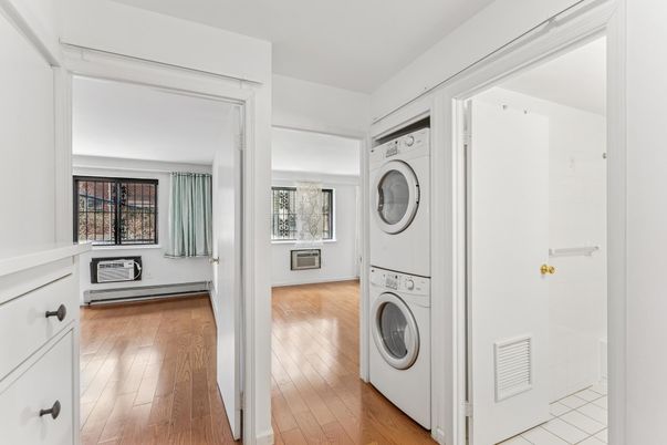 Interior, Utility Closets, Washer, Wood Texture Flooring