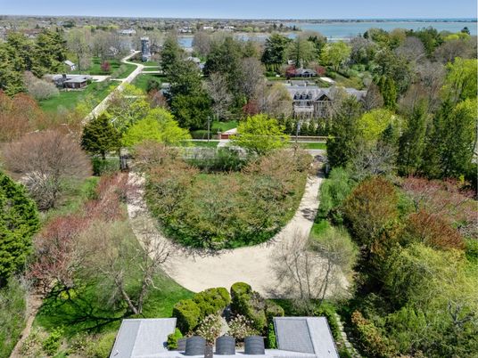 Backyard, Exterior, Facade, Cape Cod