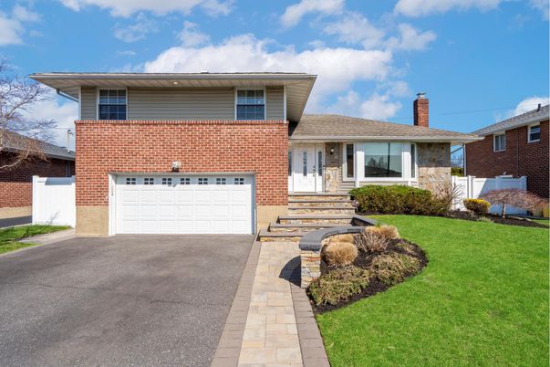 Attached, Exterior, Facade, Brick Facade, Split Level