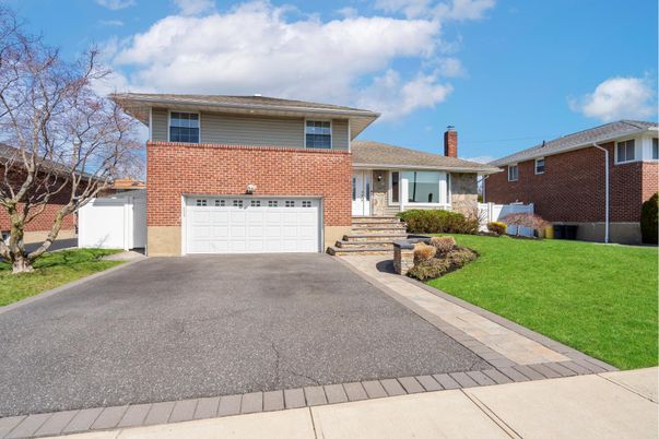 Attached, Exterior, Facade, Brick Facade, Split Level