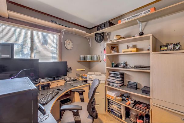 Home Office, Interior