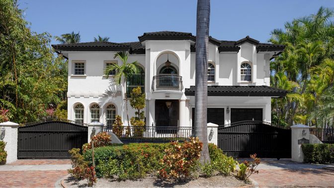 Exterior, Facade, Mediterranean