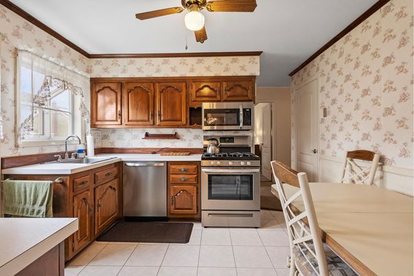 Dining room, Interior, Kitchen, Stainless Steel Appliances