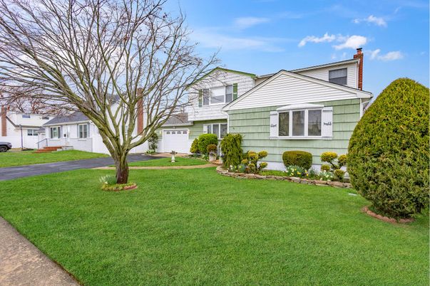 Attached, Backyard, Exterior, Facade, Split Level