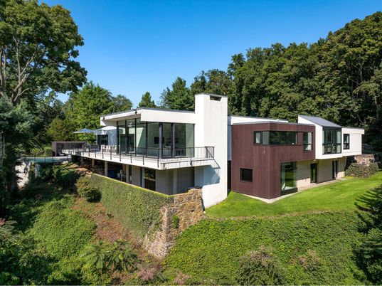 Backyard, Exterior, Facade, Modern