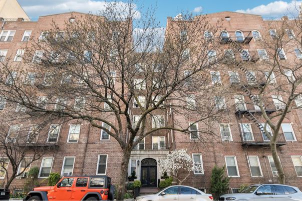 Exterior, Facade, Brick Facade, Rowhouse