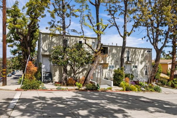 Attached, Exterior, Facade, Modern
