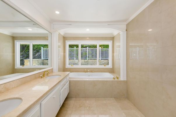 Bathroom, Dual Sink Vanities, Interior, Recessed Lighting
