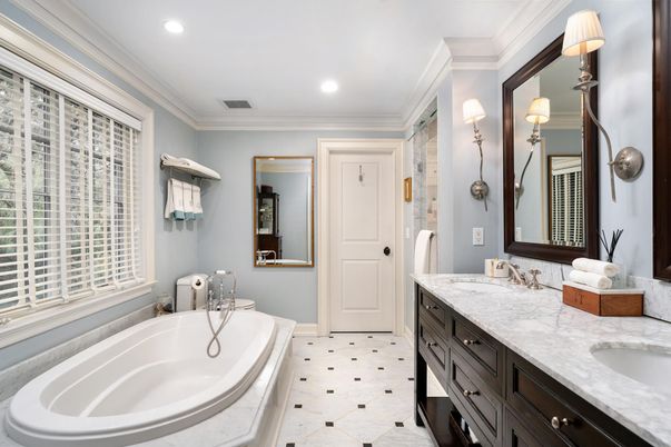 Bathroom, Dual Sink Vanities, Interior, Recessed Lighting