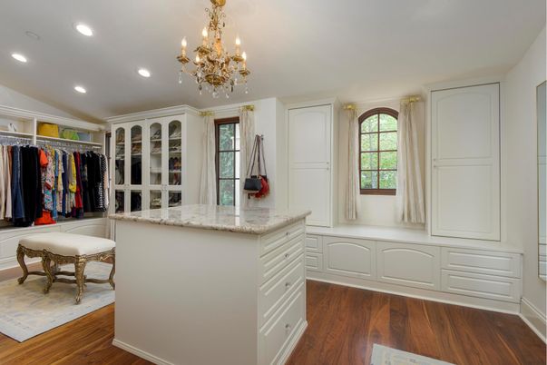 Chandelier, Interior, Recessed Lighting, Walk-in Closets, Wood Texture Flooring