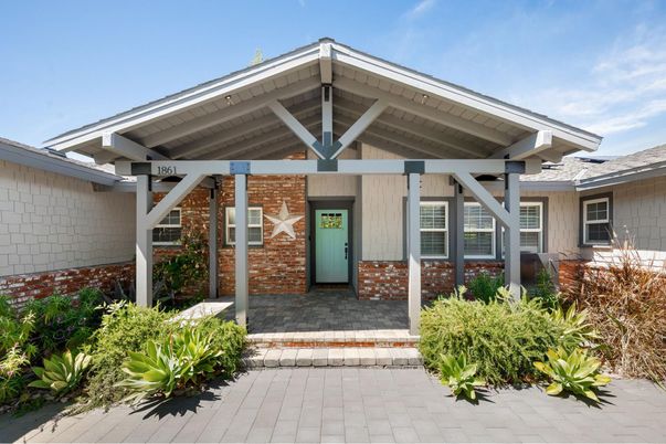 Exterior, Facade, Brick Facade, American Craftsman