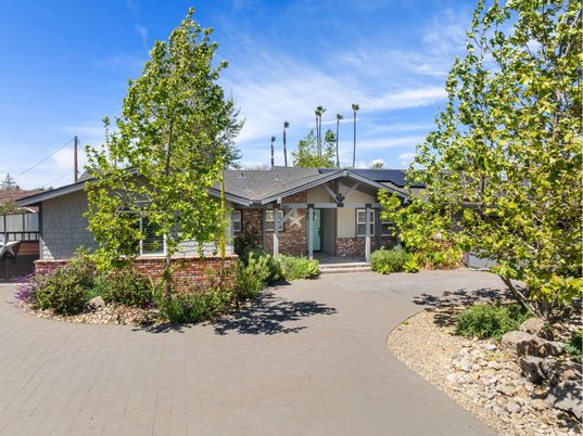 Exterior, Facade, Brick Facade, Ranch