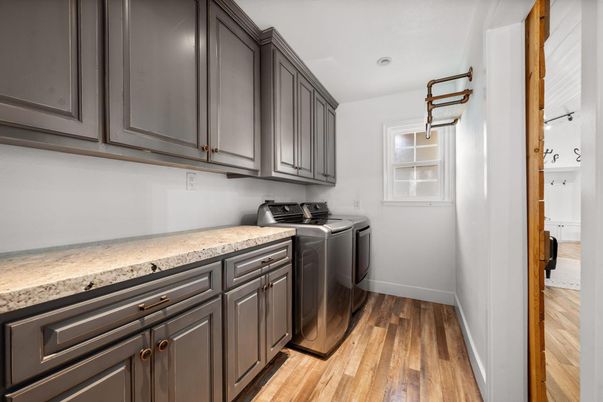 Interior, Washer, Wood Texture Flooring