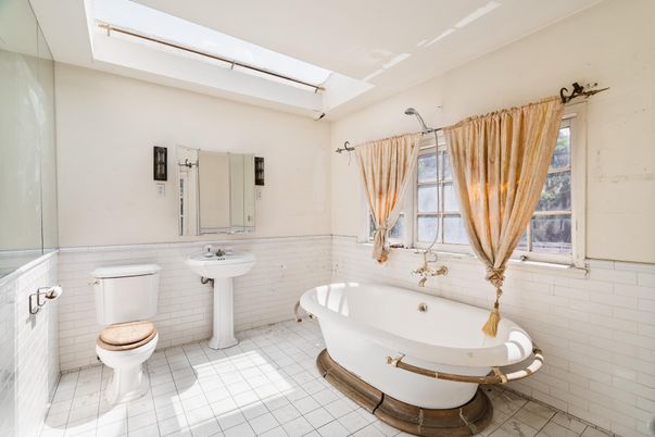 Bathroom, Free Standing Baths, Interior