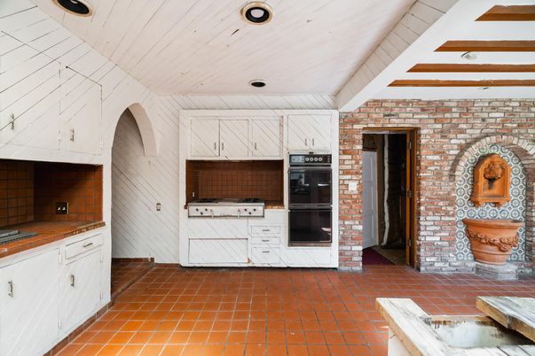 Interior, Kitchen, Recessed Lighting, Stone Walls