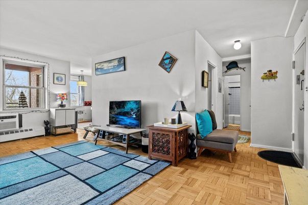 Interior, Pendant Lights, Wood Texture Flooring