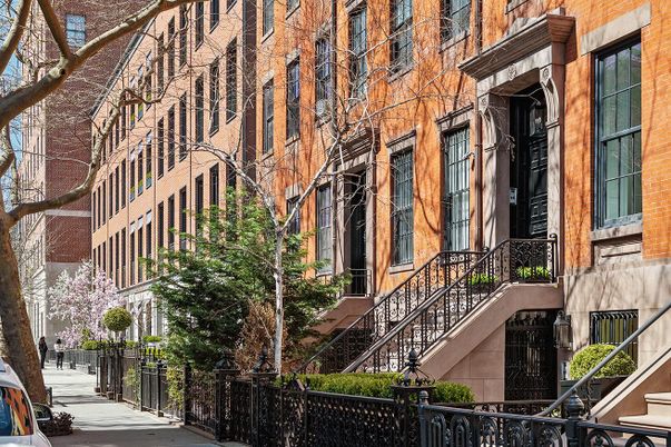 Exterior, Facade, Brownstone