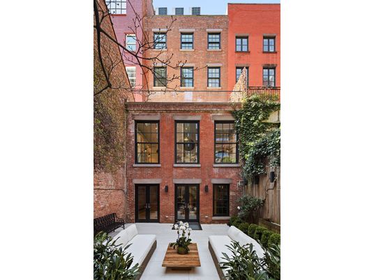 Exterior, Facade, Brick Facade, Rowhouse