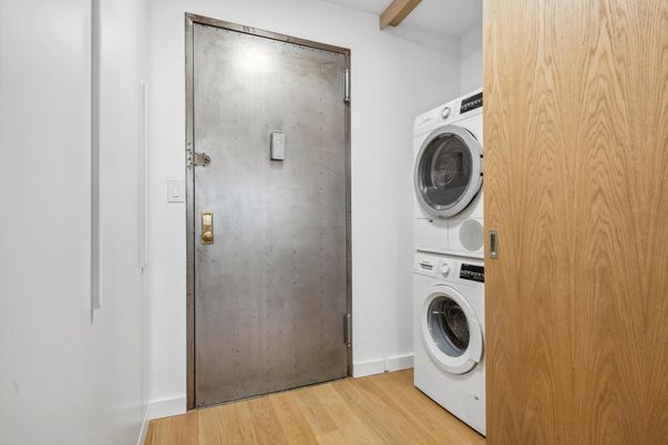 Interior, Utility Closets, Washer, Wood Texture Flooring