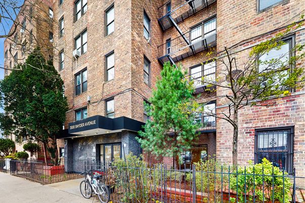 Exterior, Facade, Brick Facade, Rowhouse