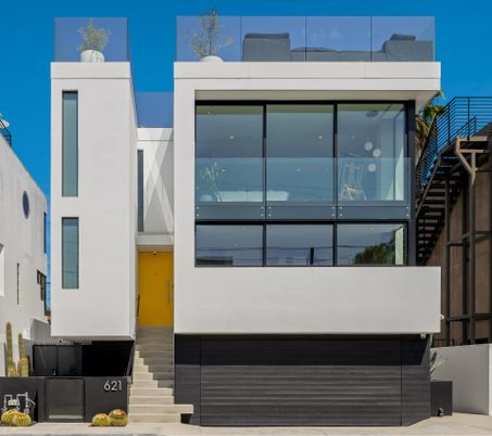 Attached, Exterior, Facade, Modern