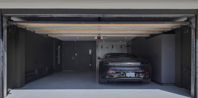 Garage, Interior