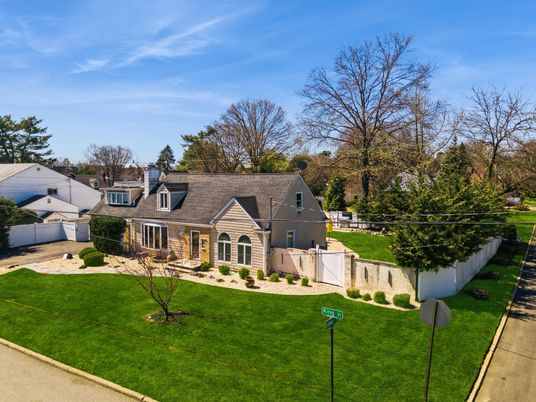 Backyard, Exterior, Facade, Brick Facade, Cape Cod