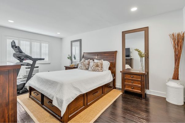 Bedroom, Fitness Equipment, Interior, Recessed Lighting, Wood Texture Flooring