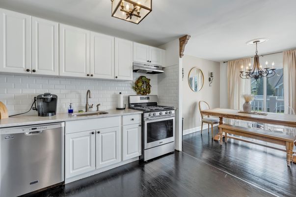 Chandelier, Dining room, Interior, Kitchen, Stainless Steel Appliances, Wood Texture Flooring