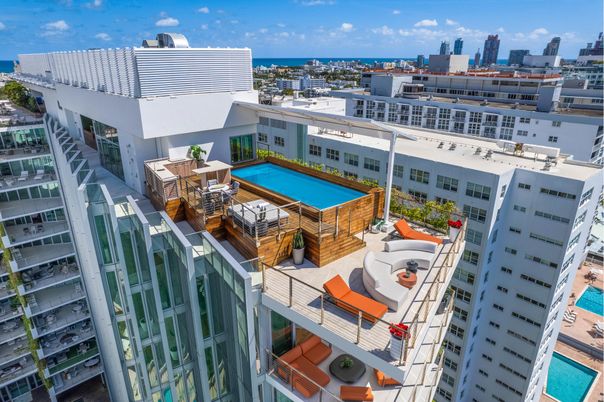 Exterior, Pool