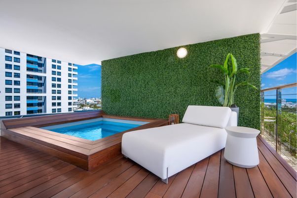 Exterior, Pool