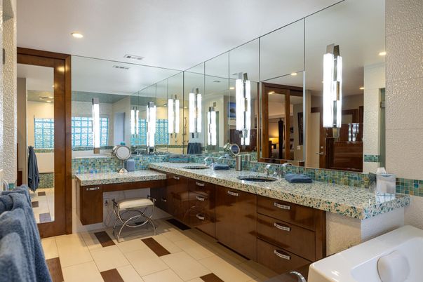 Bathroom, Dual Sink Vanities, Interior, Recessed Lighting