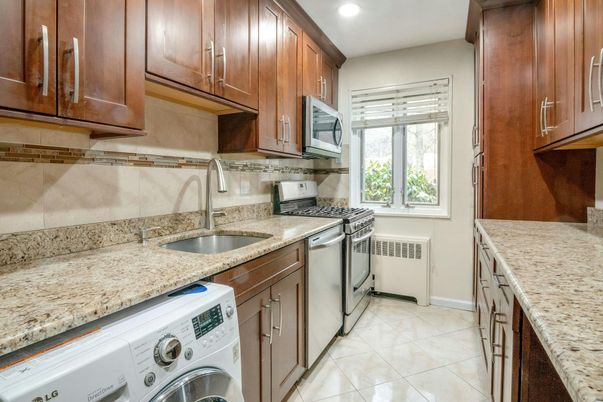 Interior, Kitchen, Recessed Lighting, Washer