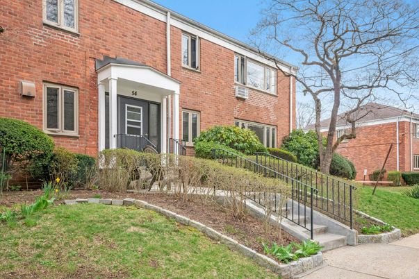 Exterior, Facade, Brick Facade, Rowhouse