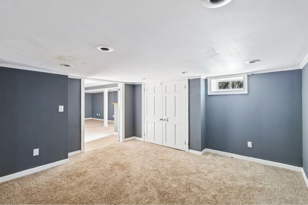 Empty room, Interior, Recessed Lighting