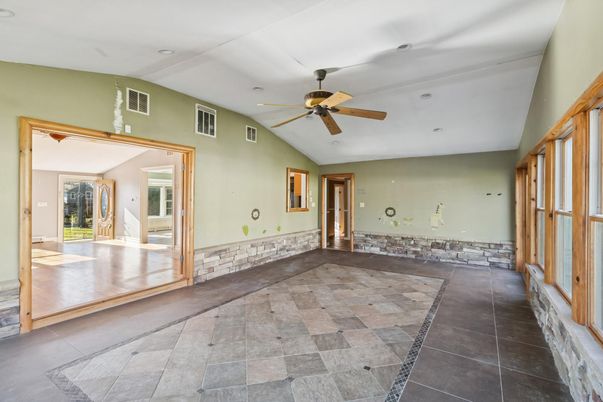 Empty room, Interior, Recessed Lighting