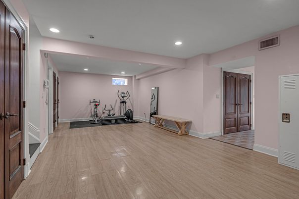 Fitness Equipment, Interior, Recessed Lighting, Wood Texture Flooring
