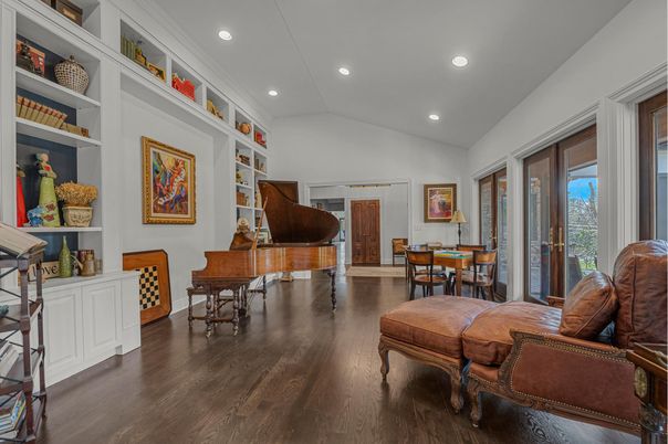 Interior, Piano, Recessed Lighting, Wood Texture Flooring