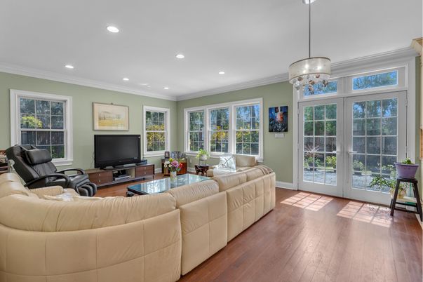Interior, Living room, Pendant Lights, Recessed Lighting, Wood Texture Flooring