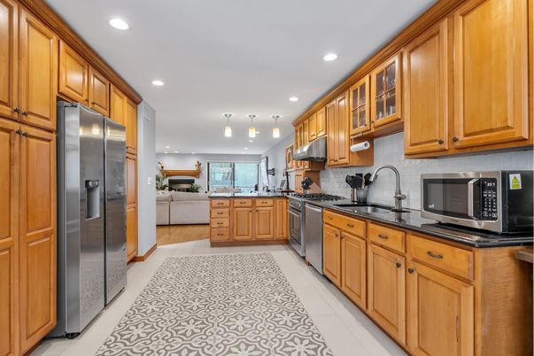Interior, Kitchen, Living room, Pendant Lights, Recessed Lighting, Stainless Steel Appliances