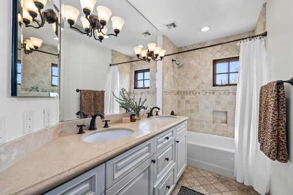 Bathroom, Dual Sink Vanities, Interior, Recessed Lighting