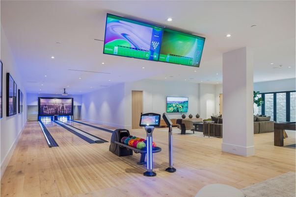 Fitness Equipment, Interior, Recessed Lighting, Wood Texture Flooring