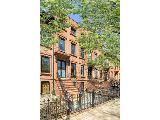 Exterior, Facade, Brownstone