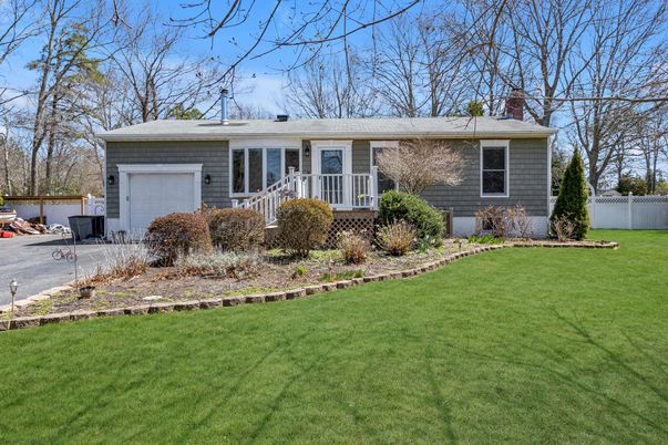 Attached, Exterior, Facade, Cape Cod