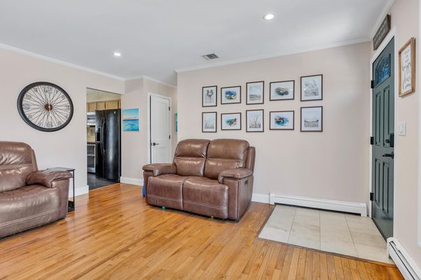 Interior, Recessed Lighting, Wood Texture Flooring