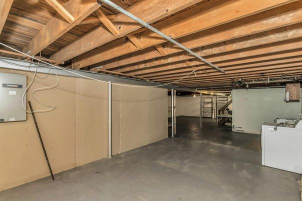 Interior, Washer, Wooden Beams, Wooden Ceilings