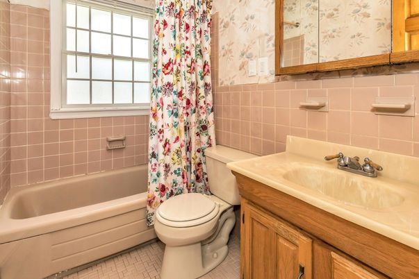 Bathroom, Interior, Tile Countertops
