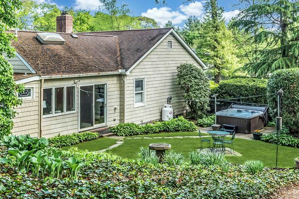 Exterior, Hot Tub
