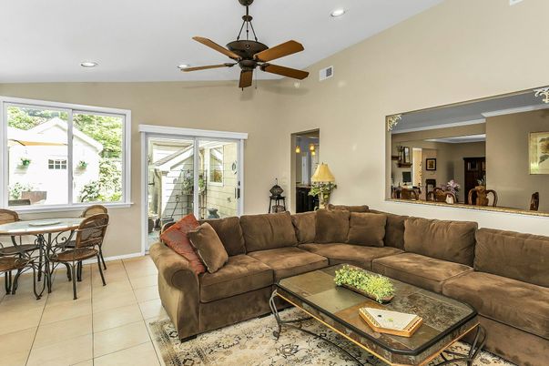 Dining room, Interior, Living room, Recessed Lighting