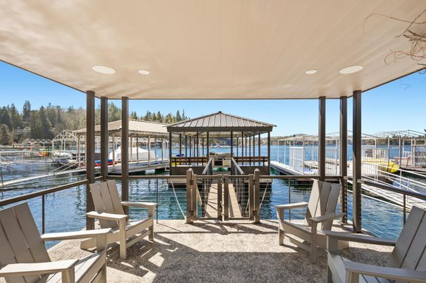 Exterior, Lake
